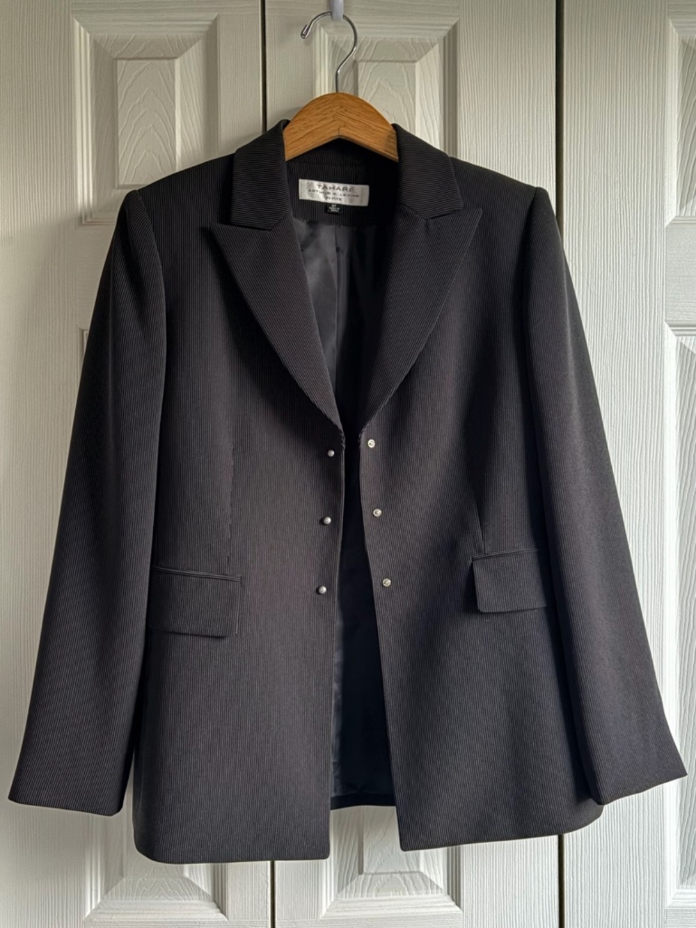 TAHARI Black Snap-Front Tailored Blazer Jacket